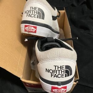 Old Skool MTE DX White/Black North Face Collar Vans